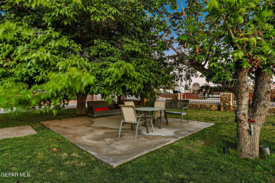 Photo of 171 HOLGUIN Avenue