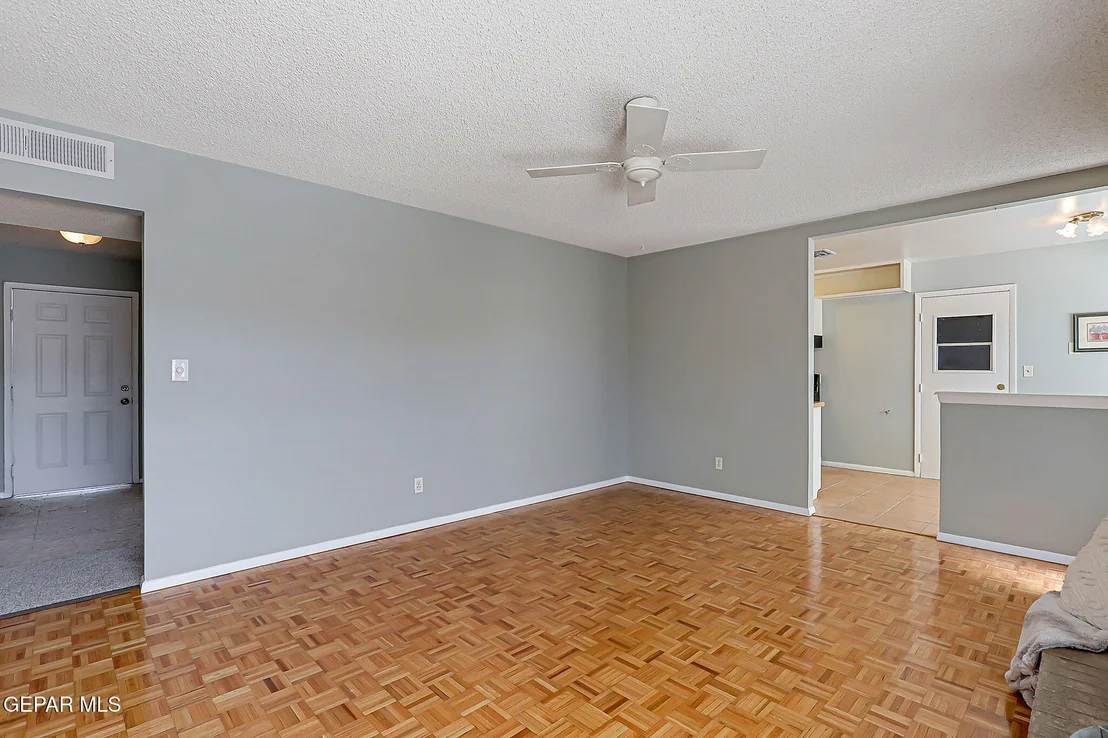 Photo of 7213 CLEMENTE Avenue