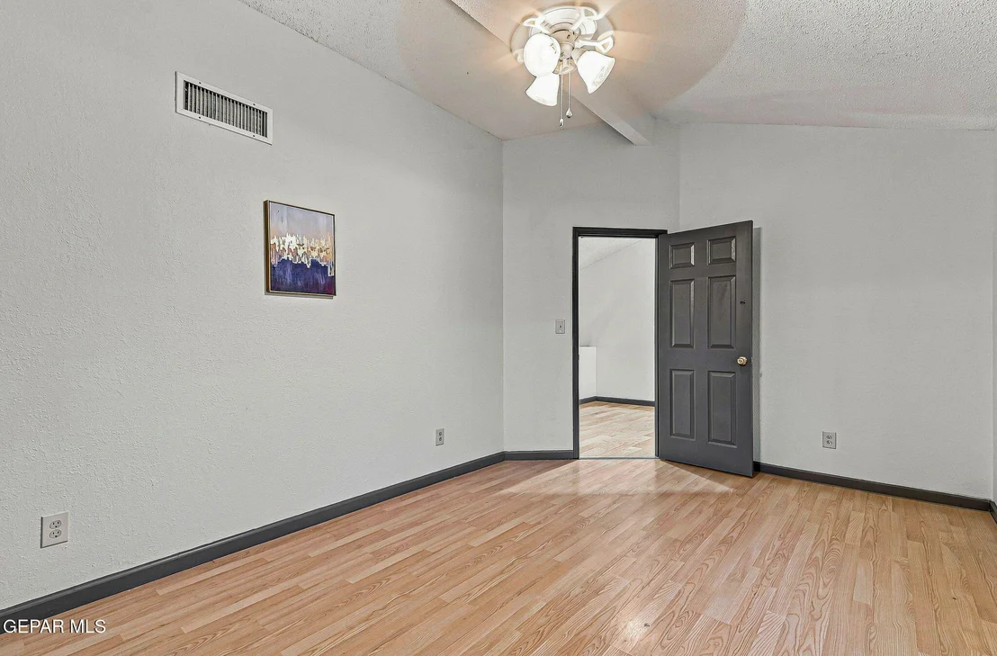 Photo of 7420 LAKEHURST Road