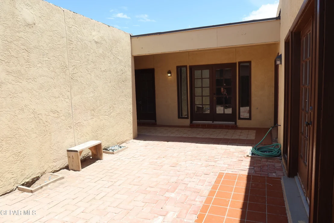 Photo of 836 DE LEON Drive