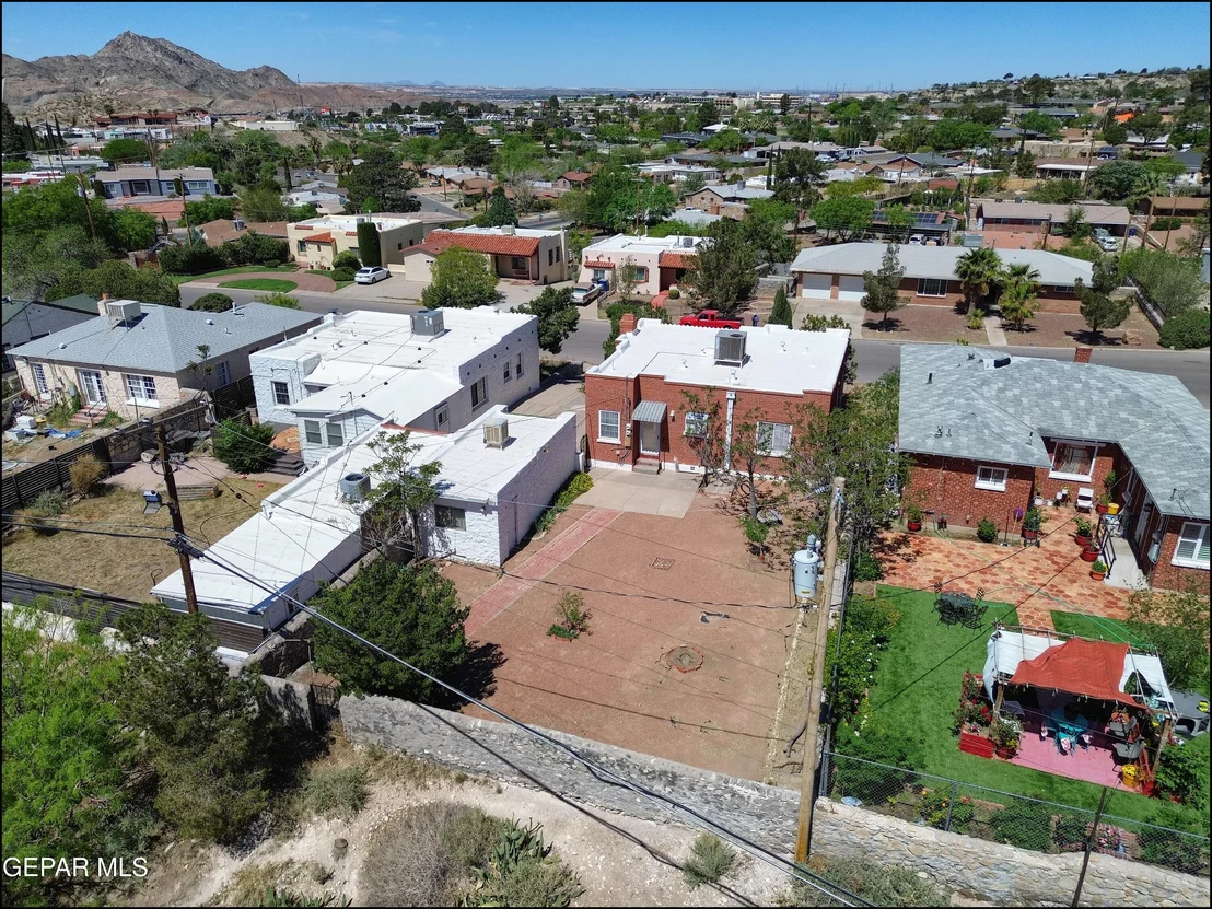 Photo of 912 MESITA Drive
