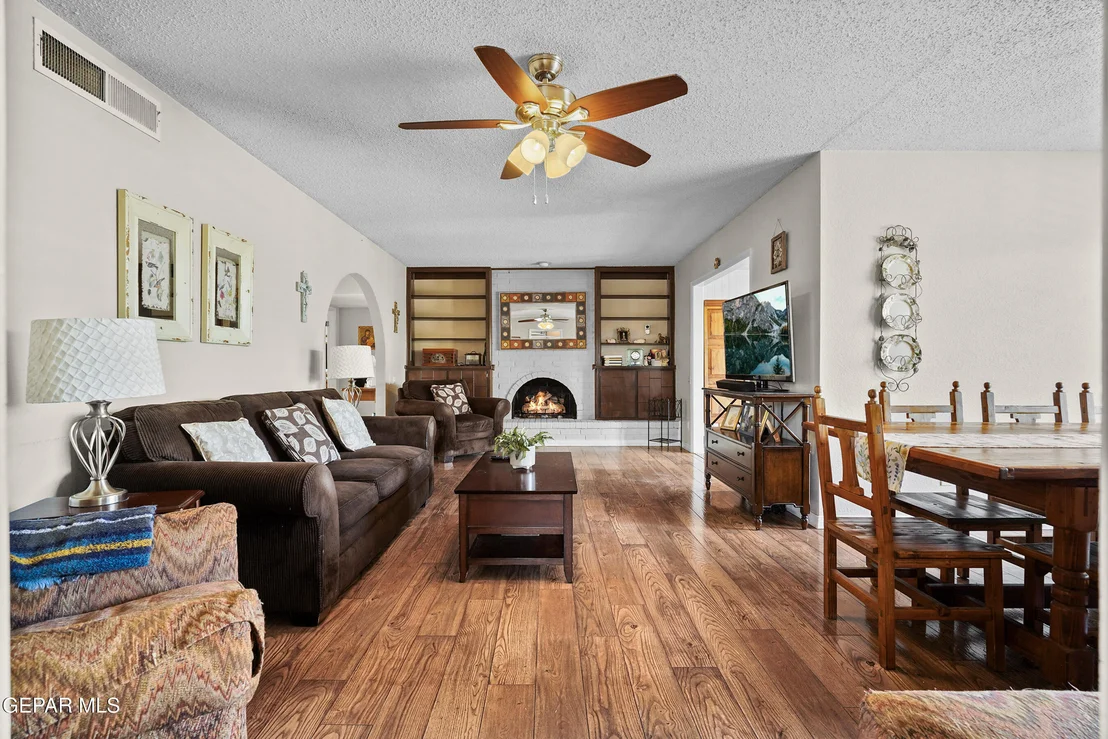 Photo of 207 SERRANIA Drive