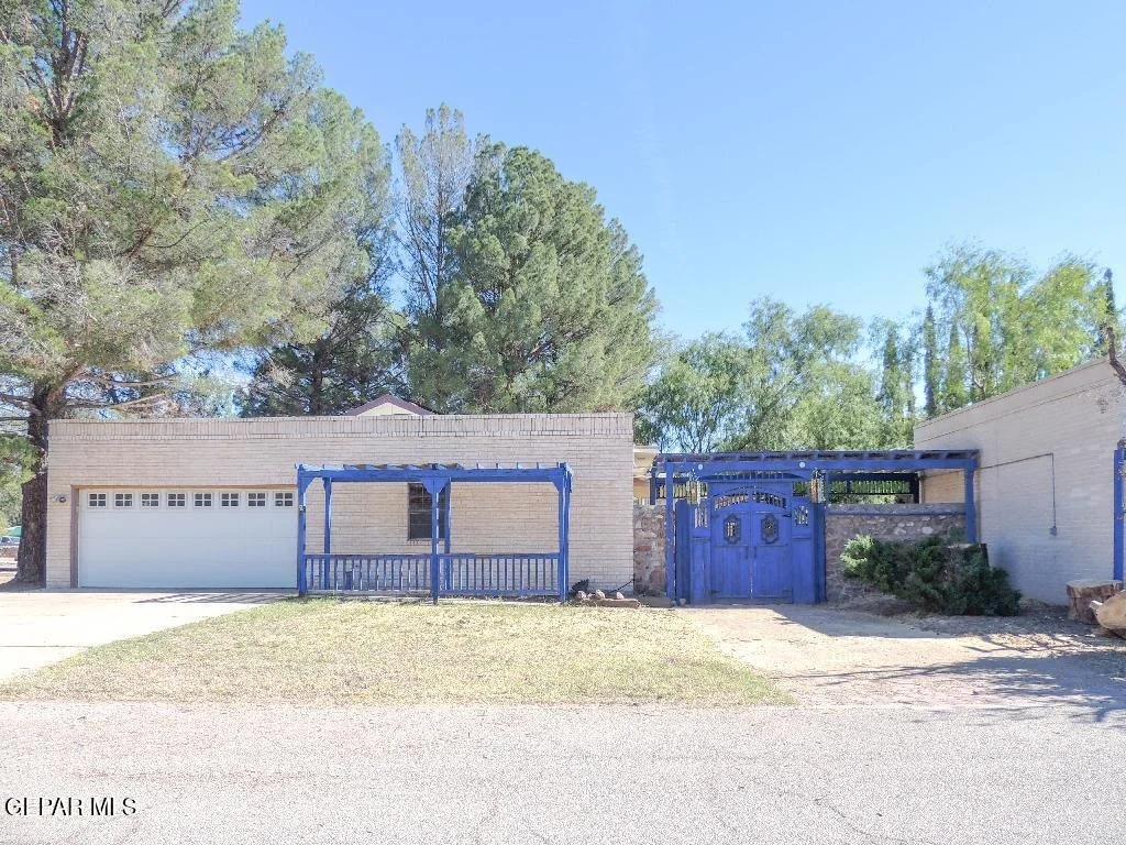 Photo of 1067 Esplanada Circle