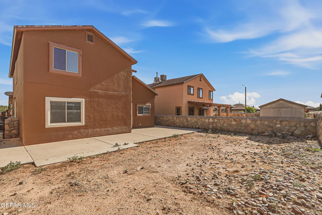 Photo of 14261 WOODS POINT Avenue