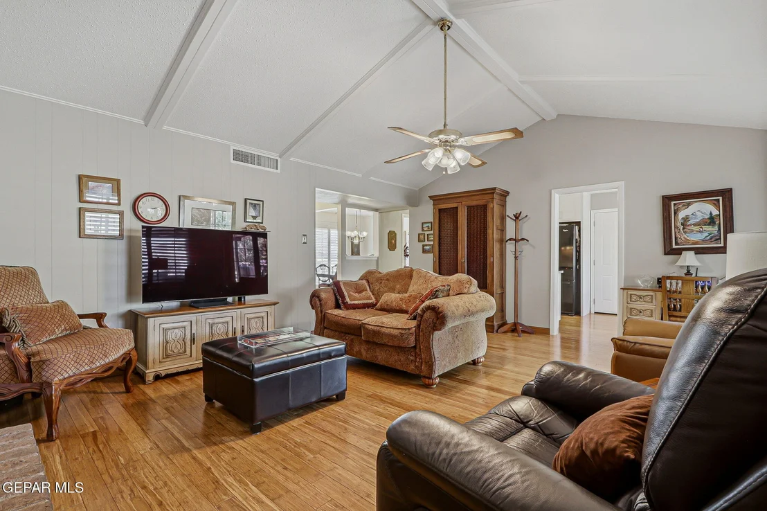 Photo of 3128 Mc Lean Street