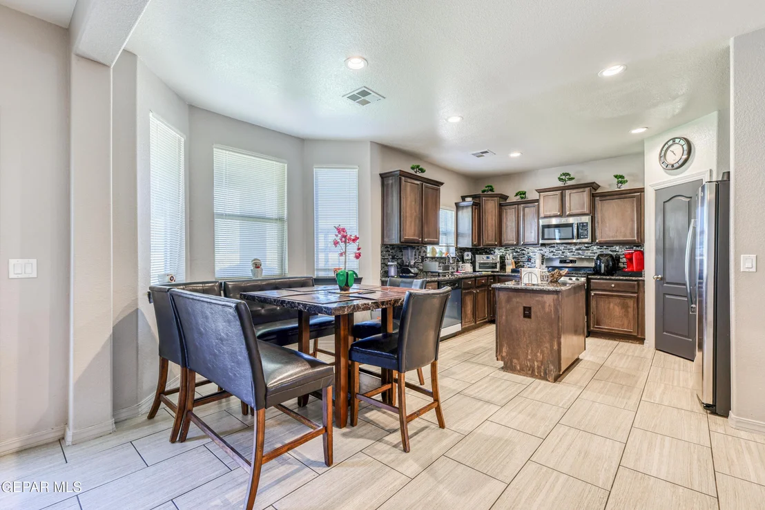 Photo of 6553 GEYSER Drive
