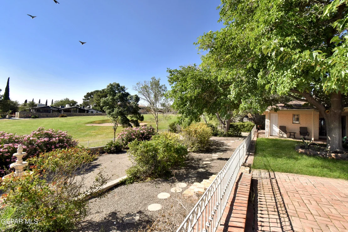 Photo of 849 River Oaks Drive