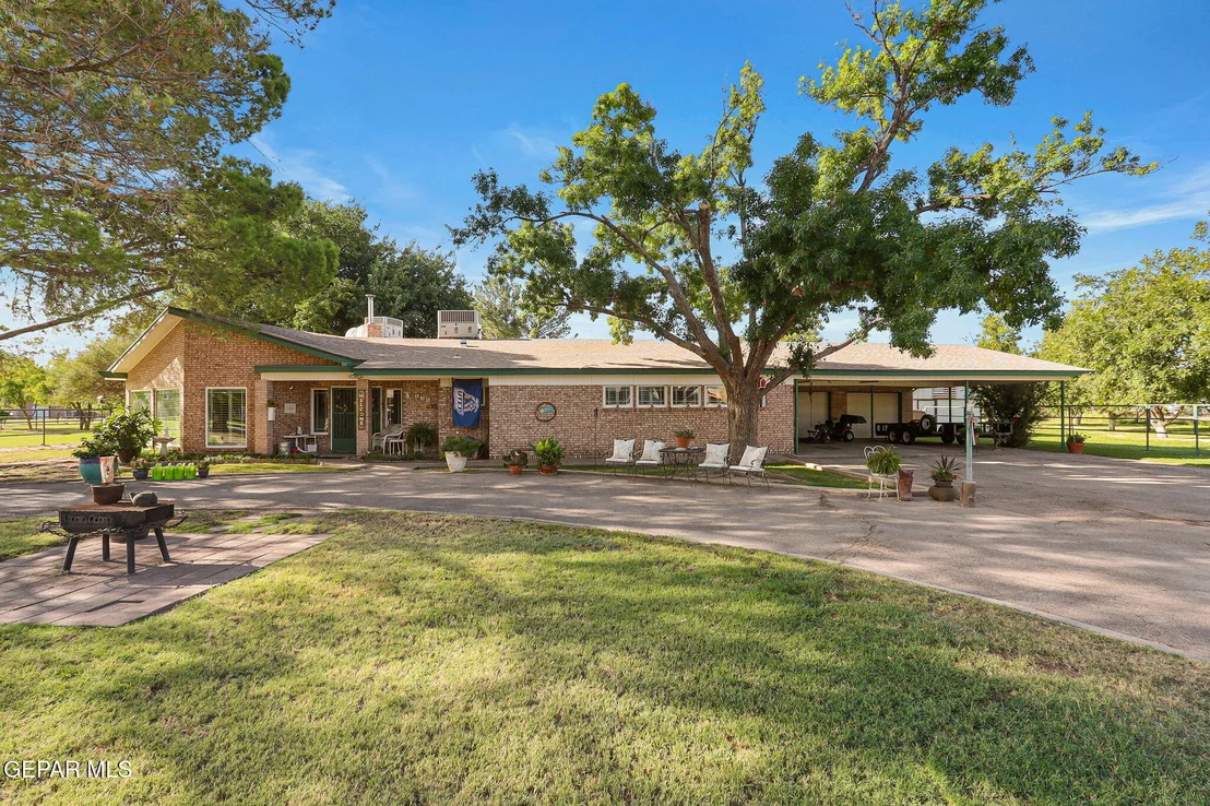 Photo of 136 LAURA GALE Drive