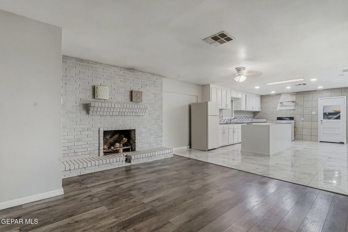 Photo of 171 HOLGUIN Avenue