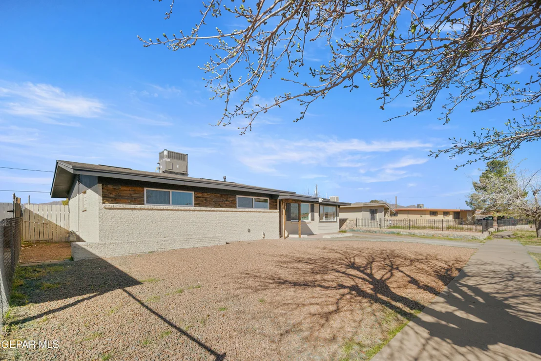 Photo of 9516 IRIS Drive