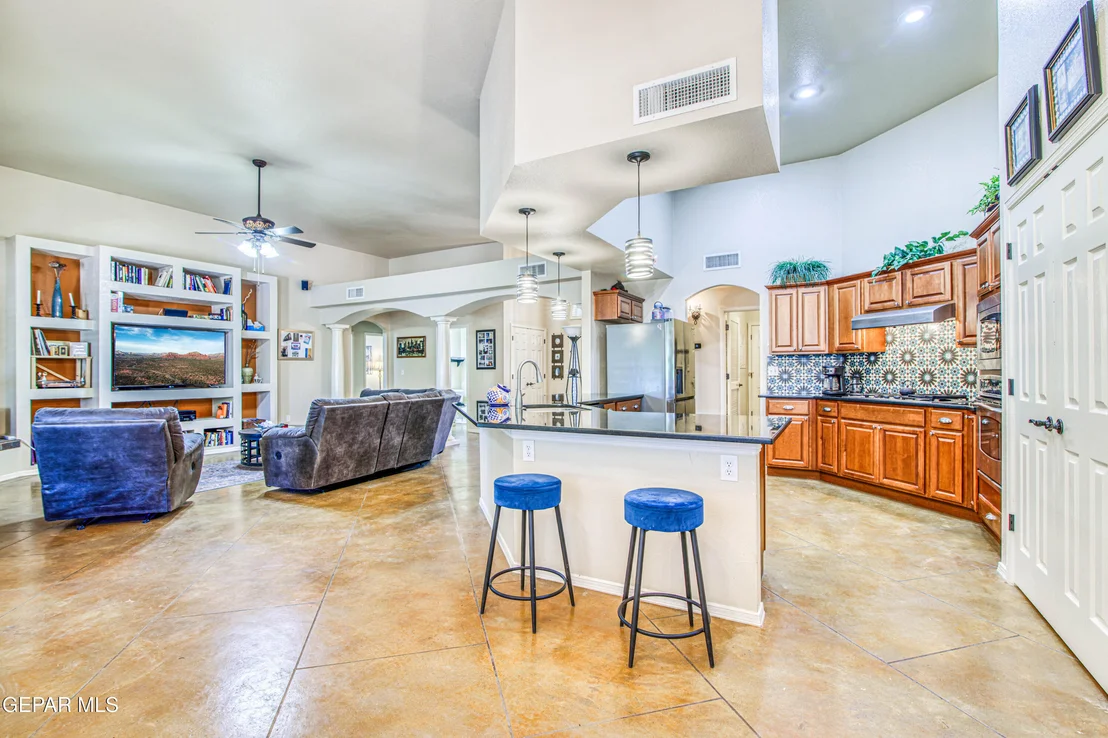 Photo of 5800 ANGEL Street