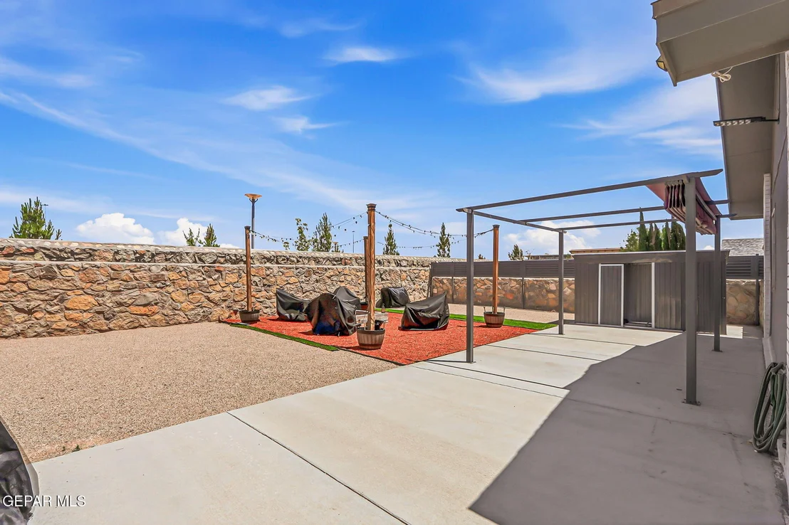 Photo of 2802 CASTLE HILL Circle