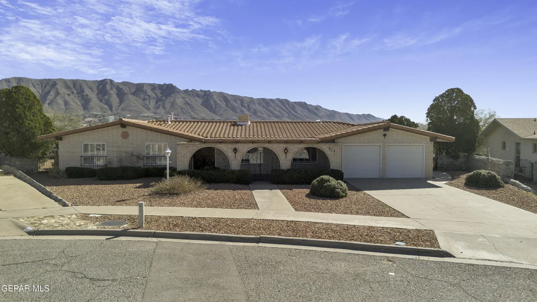 Photo of 612 SOMERSET Drive