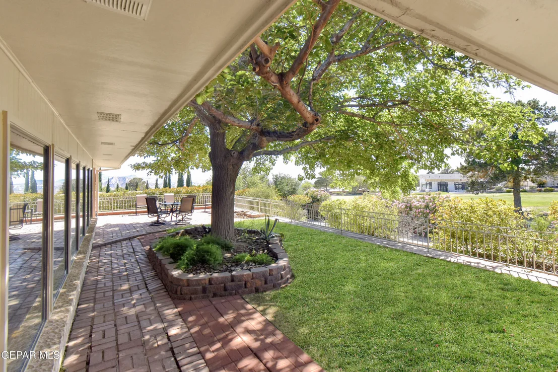 Photo of 849 River Oaks Drive