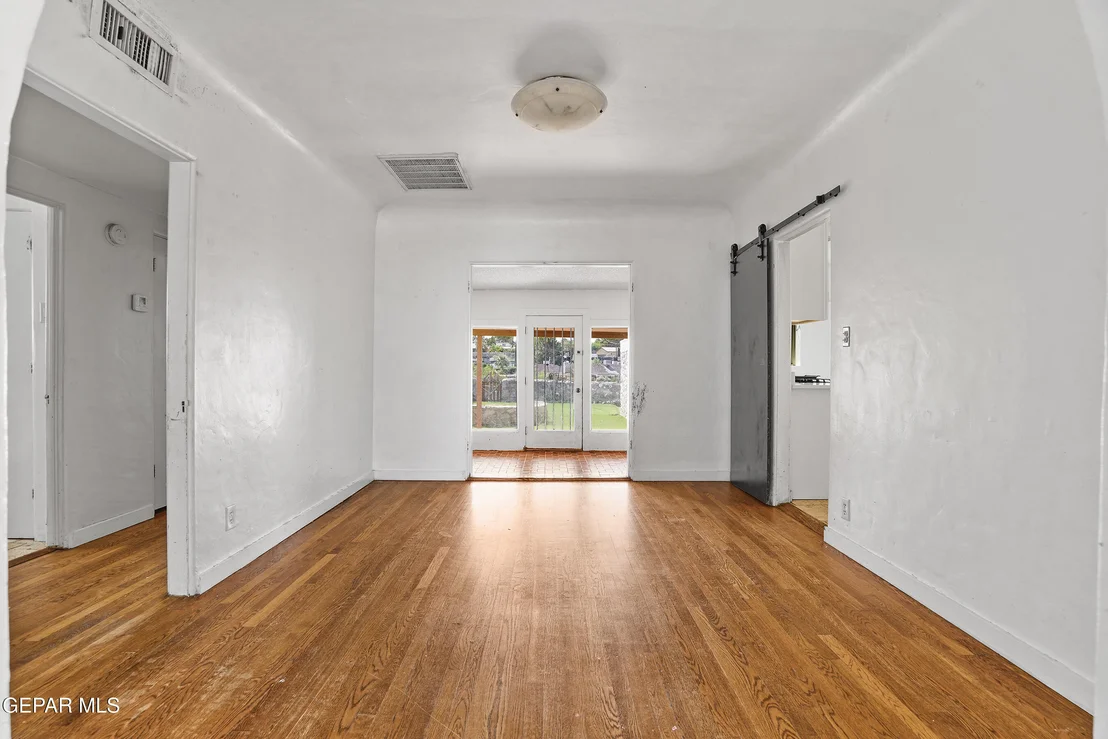 Photo of 810 MESITA Drive