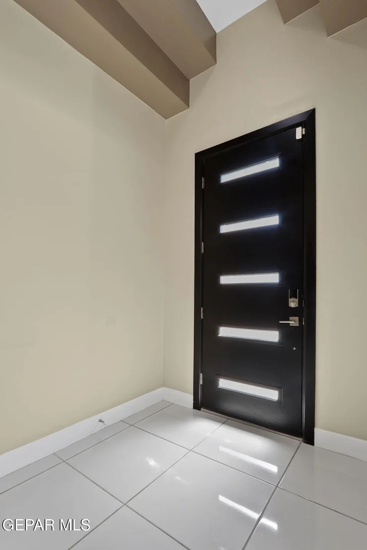Photo of 917 Clapham Street