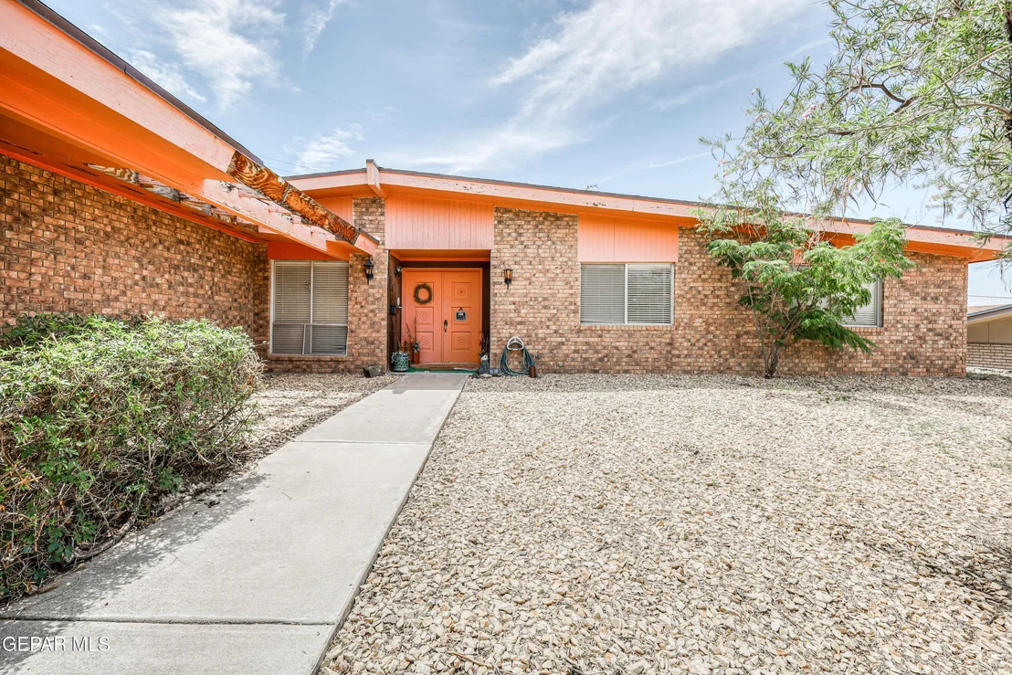 Photo of 220 MOONGLOW Drive