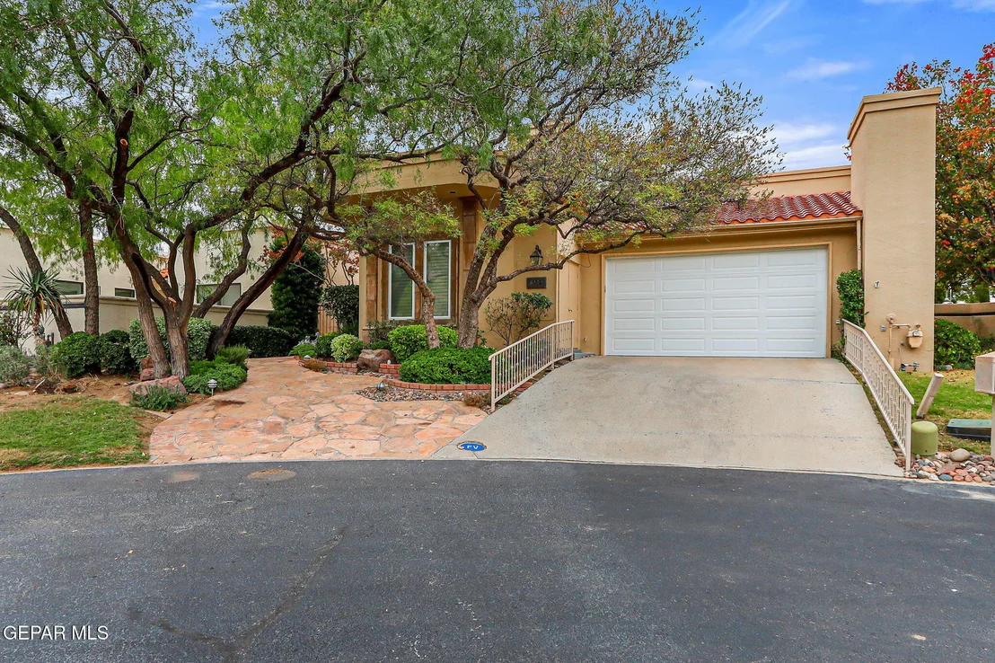 Photo of 1039 LOS JARDINES Circle