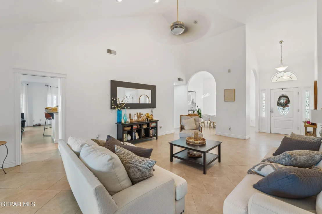 Photo of 721 WILLOW GLEN Drive