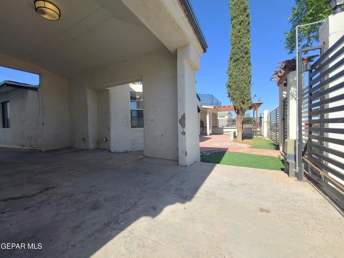 Photo of 1714 BANKER Road