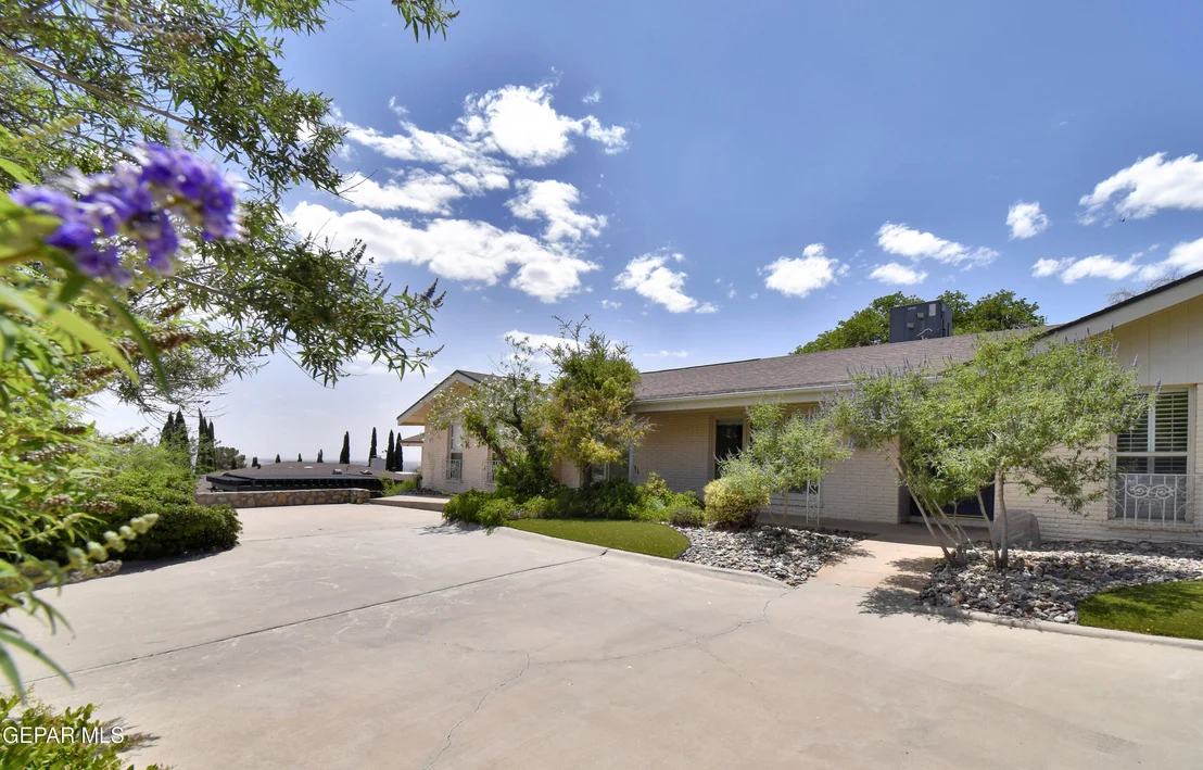Photo of 849 River Oaks Drive