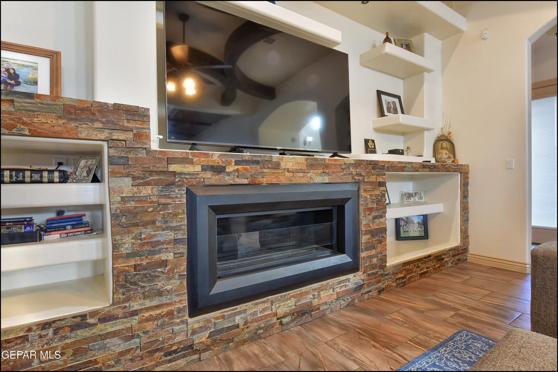 Photo of 5536 RIVER RUN Street