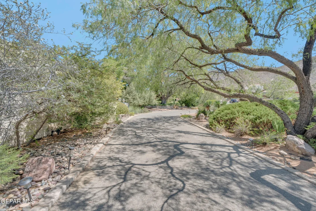 Photo of 913 THUNDERBIRD Drive