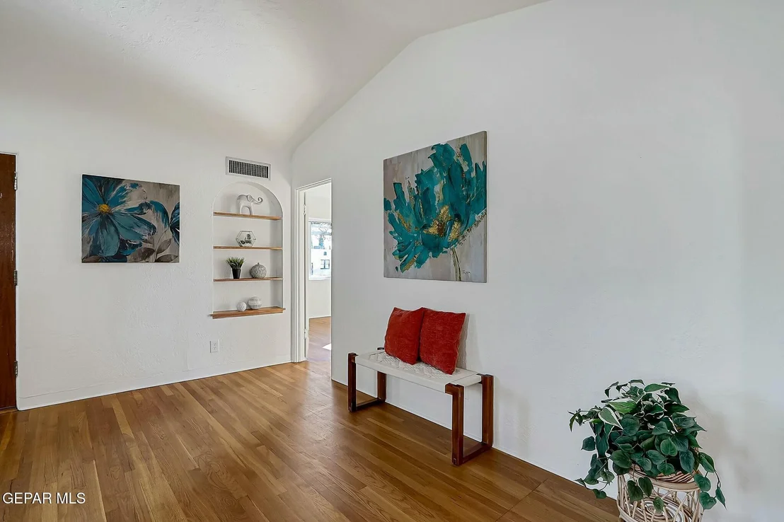 Photo of 601 E BALTIMORE Drive