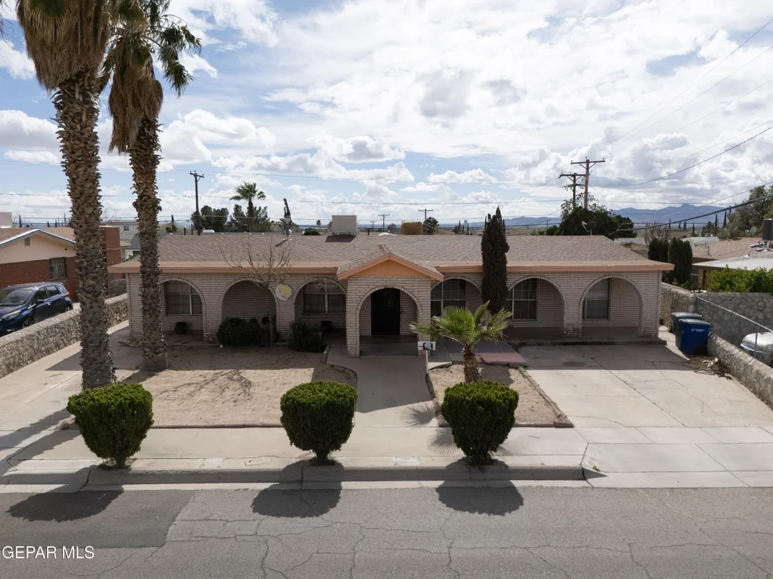 Photo of 8144 BURNHAM Road