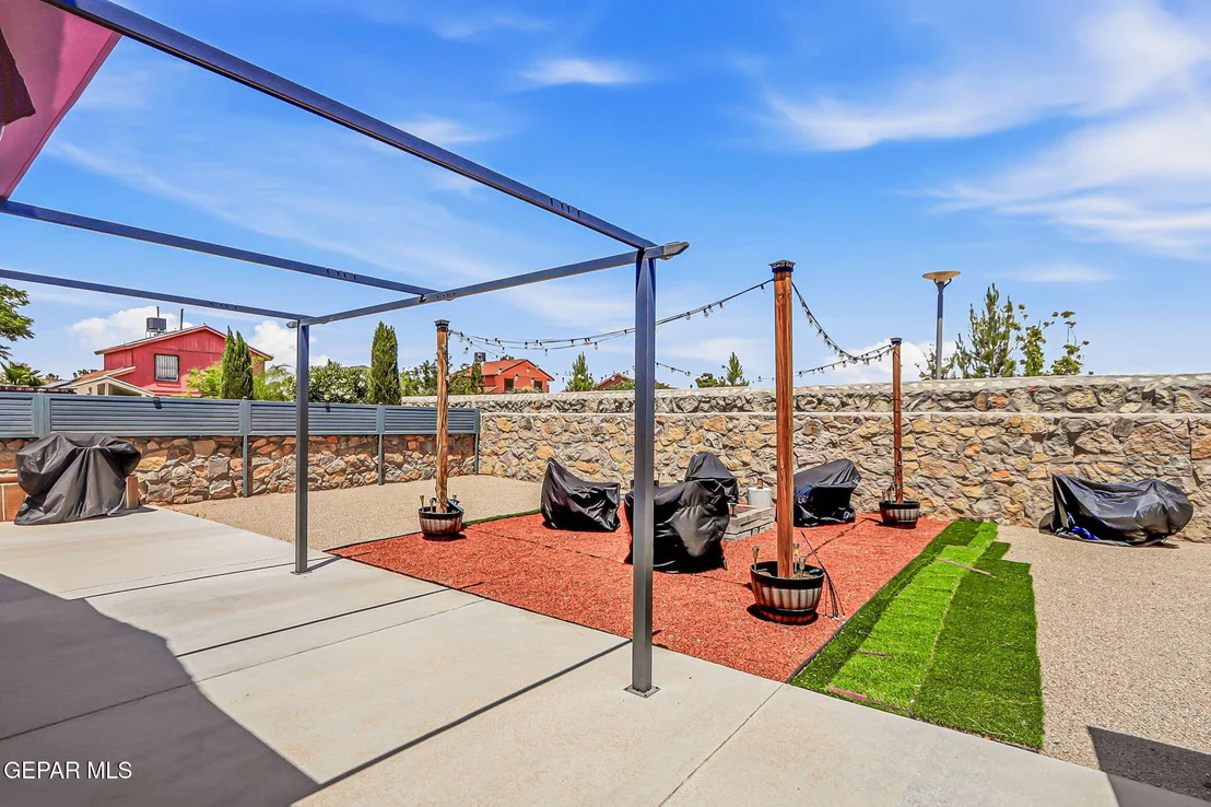 Photo of 2802 CASTLE HILL Circle