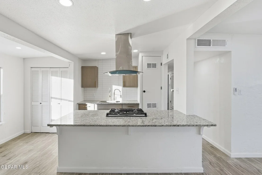 Photo of 1030 MARLOW Road