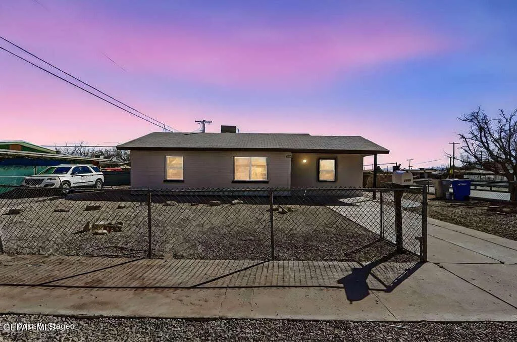 Photo of 5000 MEADE Court