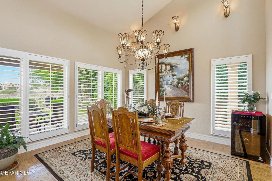 Photo of 1013 LOS JARDINES Circle