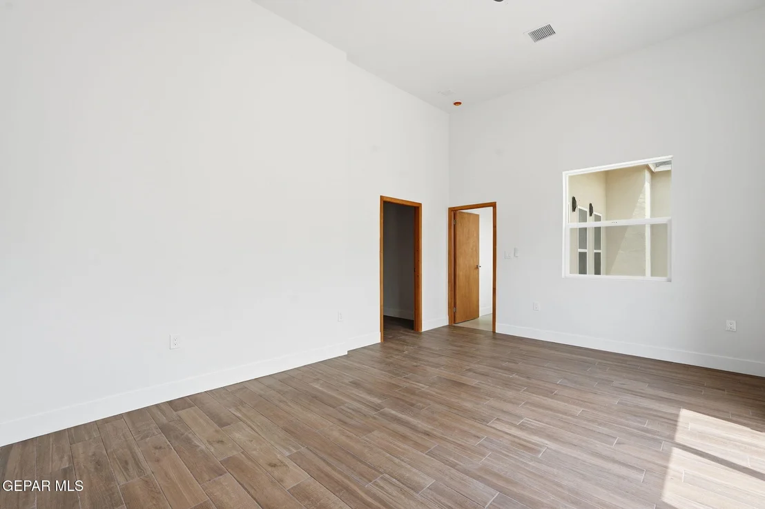 Photo of 115 BIRD Avenue