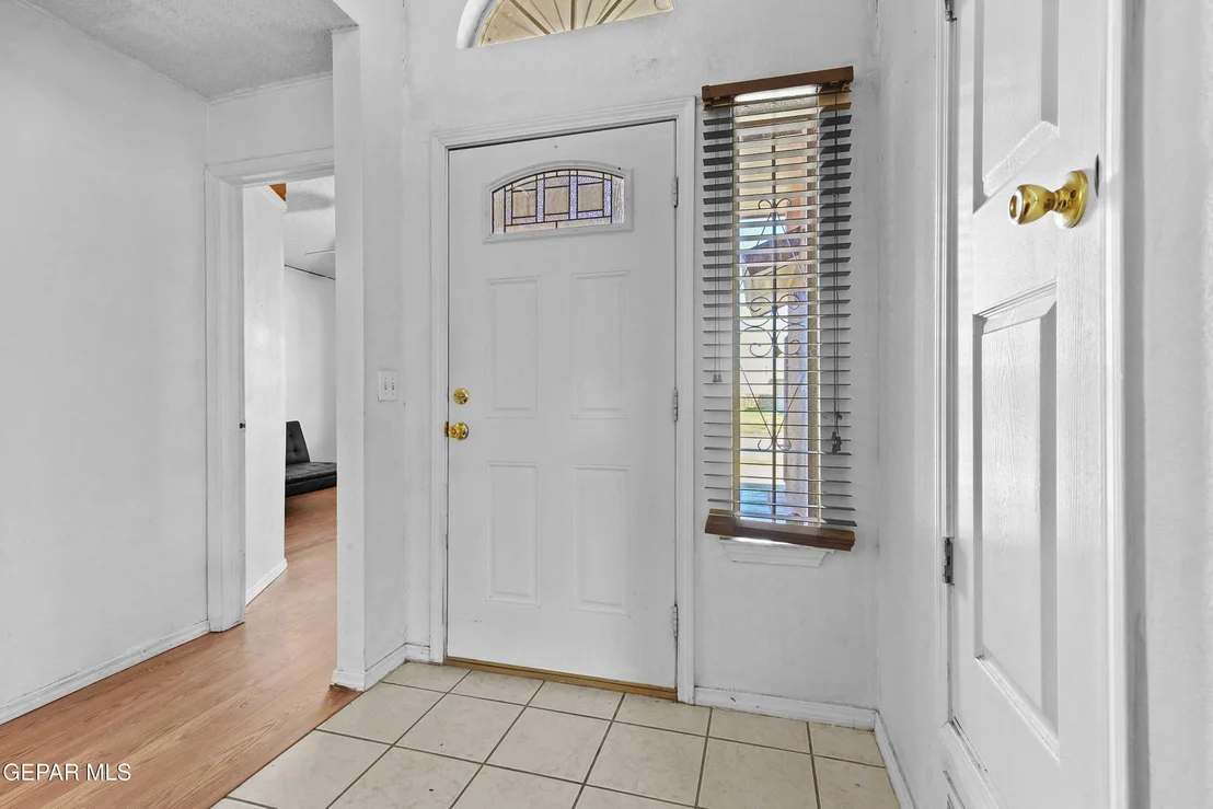 Photo of 5984 CHIPPENDALE Avenue