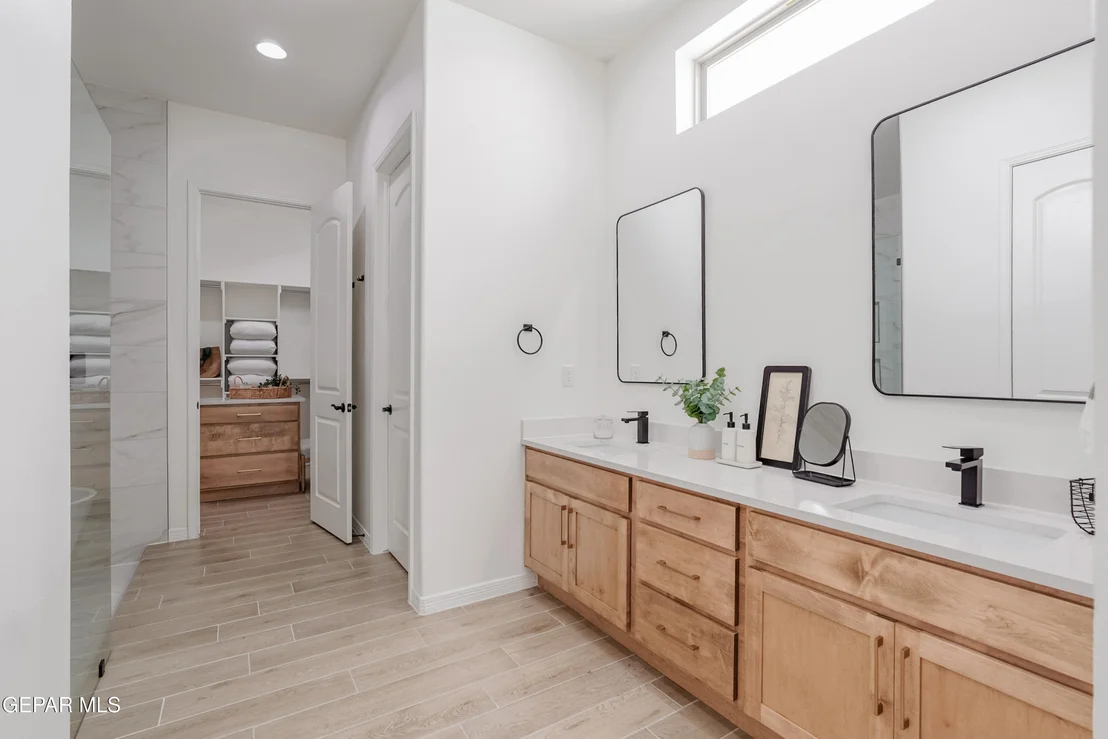 Photo of 12406 Amesbury Avenue