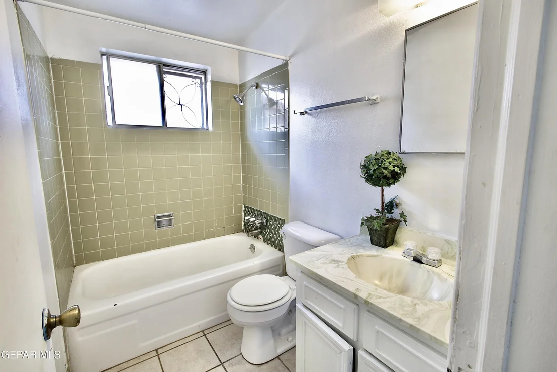 Photo of 816 MONCLOVA Lane