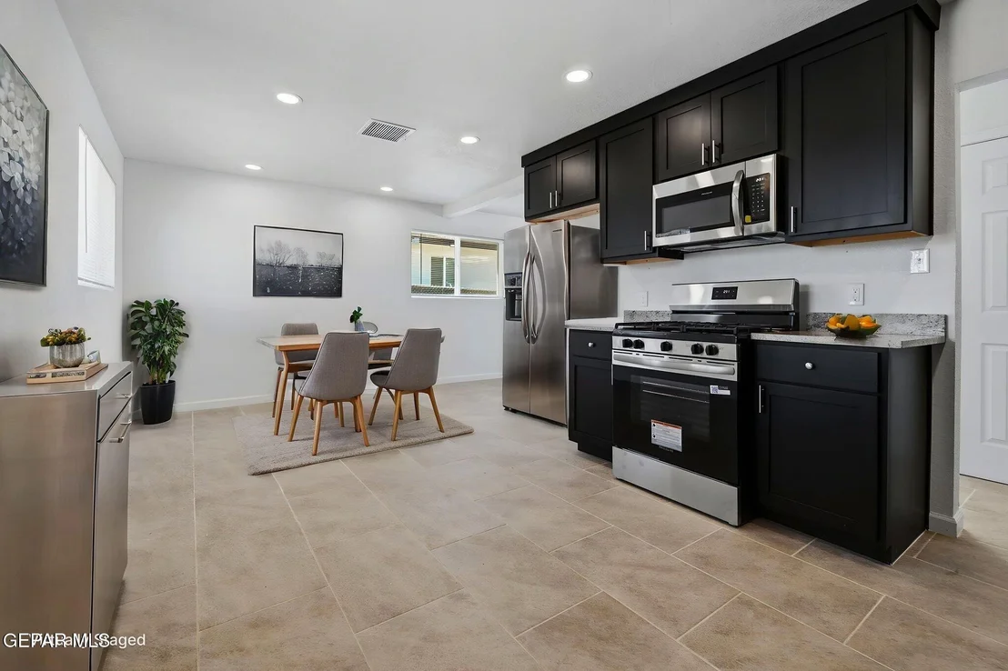 Photo of 4948 Royal Drive