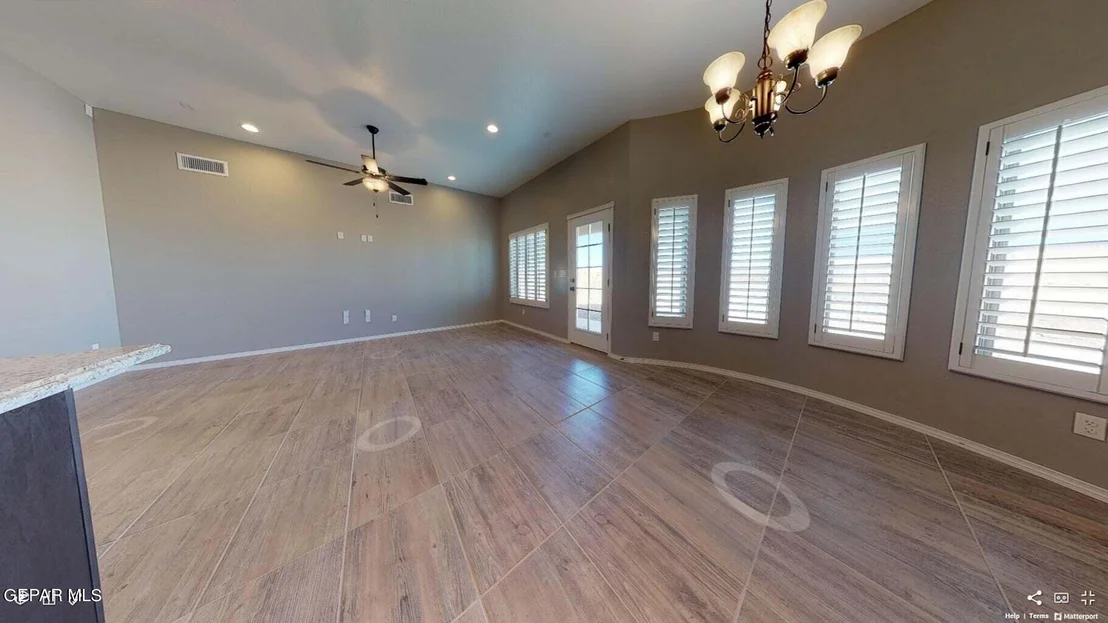 Photo of 924 Sandhurst Place