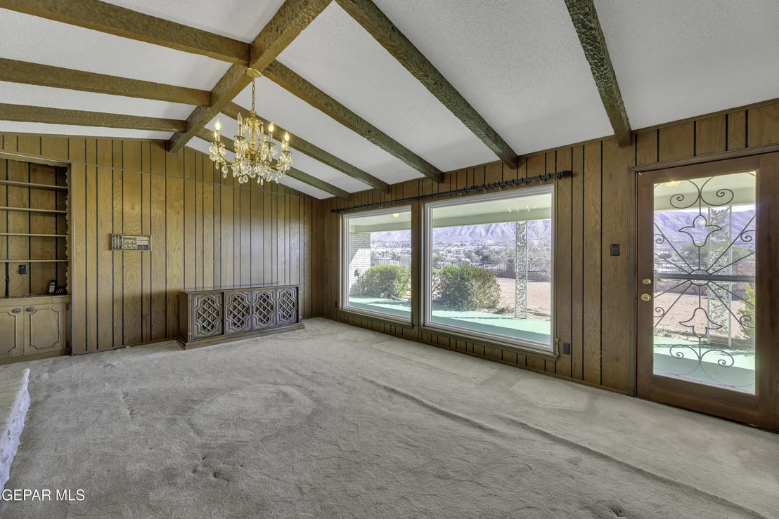 Photo of 612 SOMERSET Drive