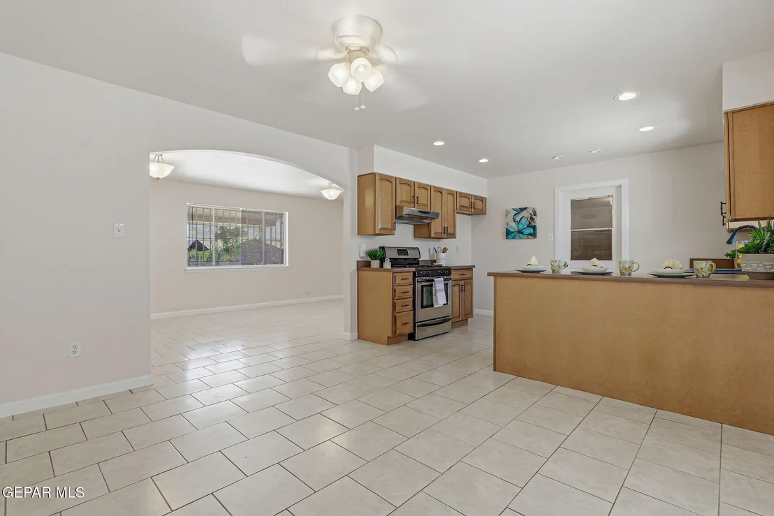 Photo of 3316 DRUMOND Road