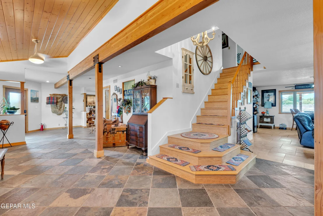 Photo of 6040 STRAHAN Road