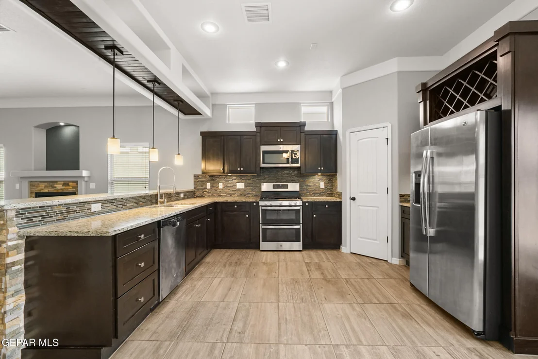 Photo of 654 DARLINGTON Drive