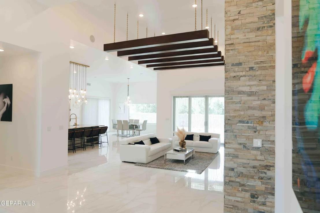 Photo of 653 BIR Circle
