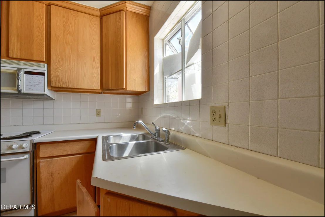 Photo of 912 MESITA Drive