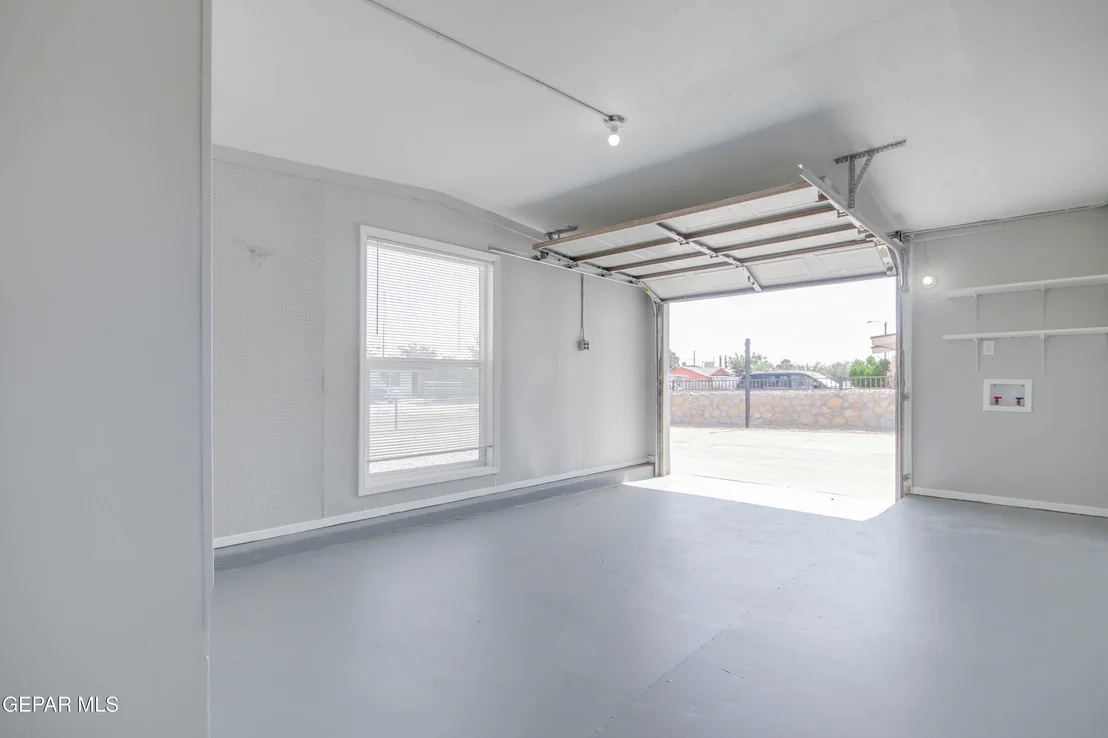 Photo of 6012 SINCLAIR Street