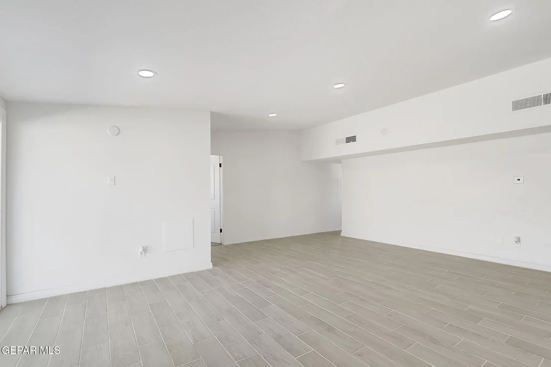 Photo of 5609 MARTIN Lane