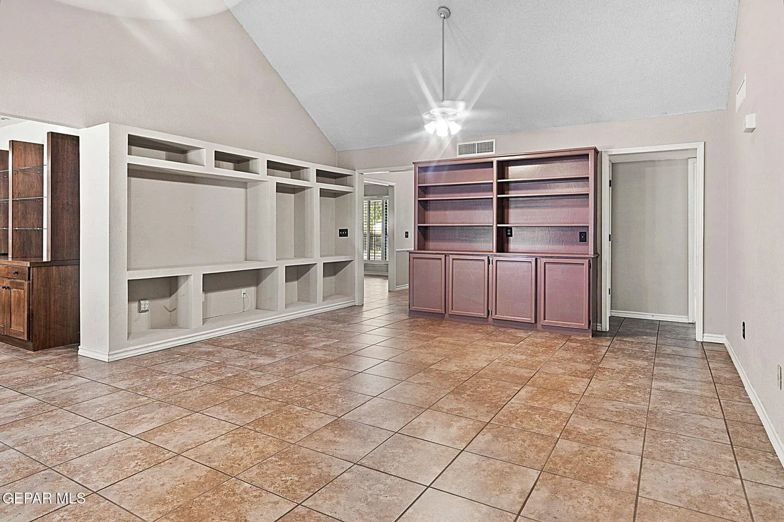 Photo of 860 HEMPSTEAD Drive