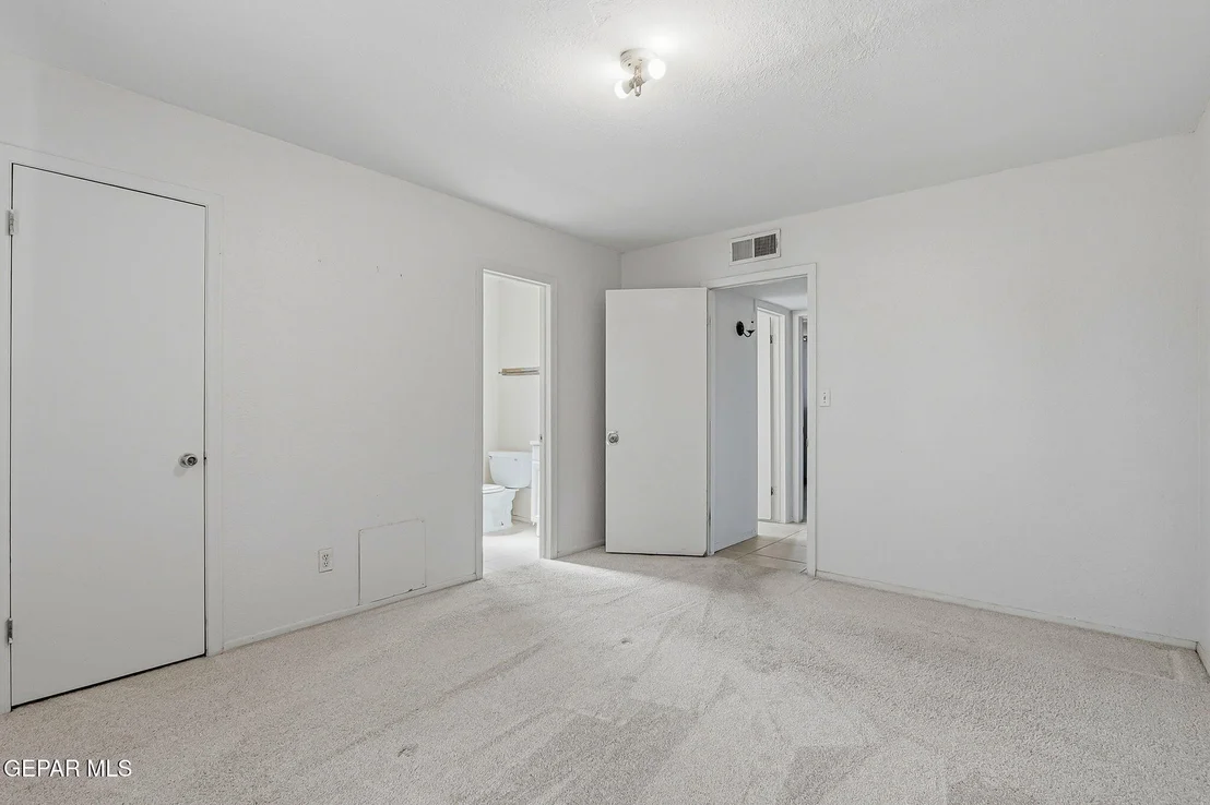Photo of 8400 FURMAN Place