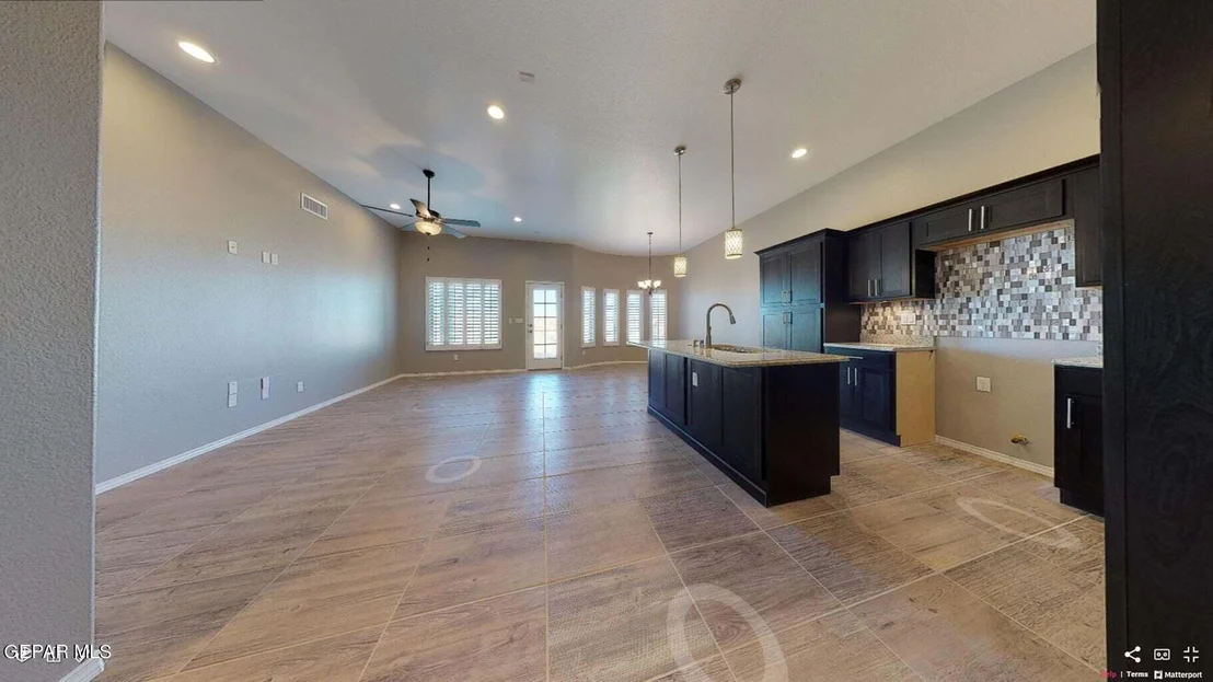 Photo of 912 Sandhurst Place